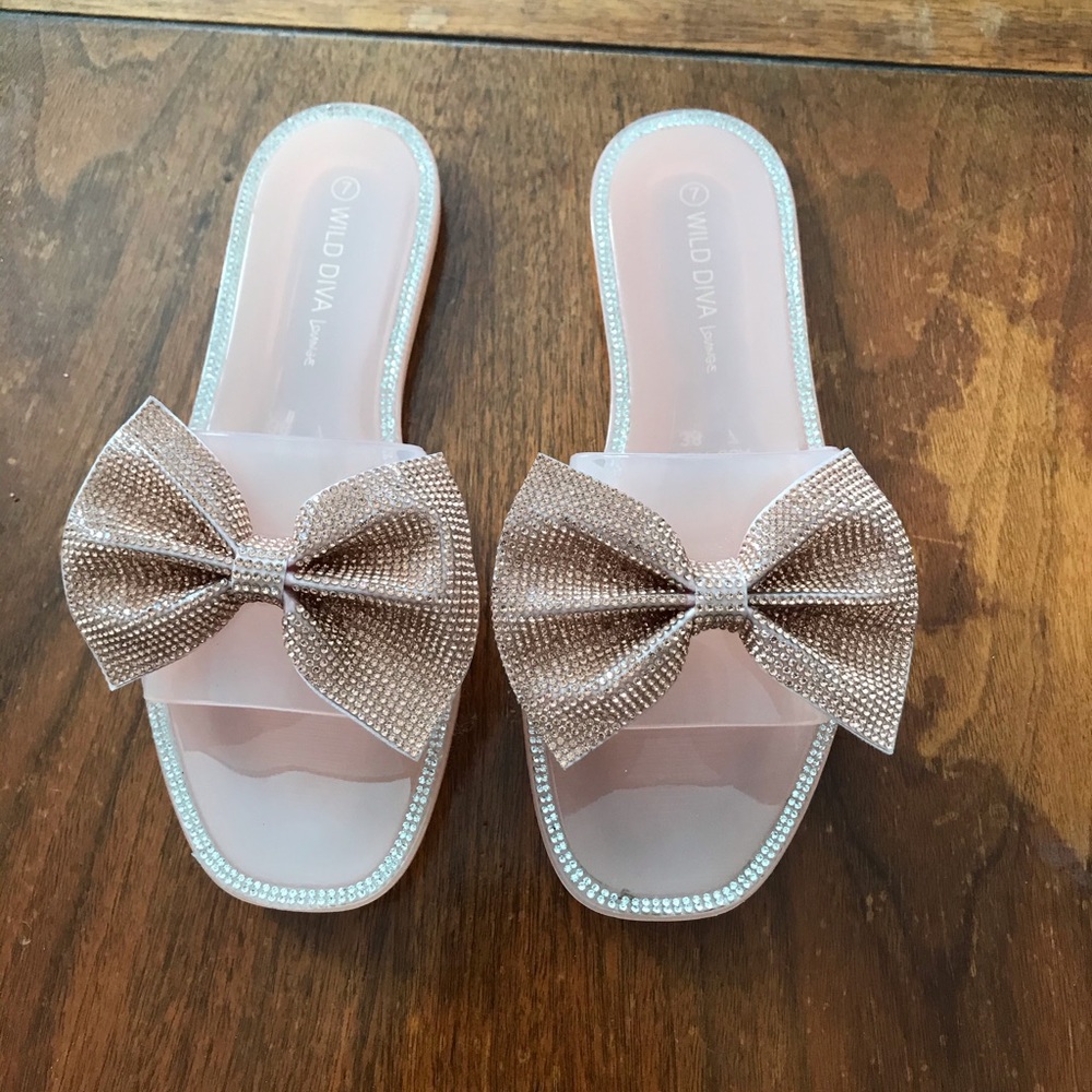 Instagram boutique “shopofficialbee” sandals